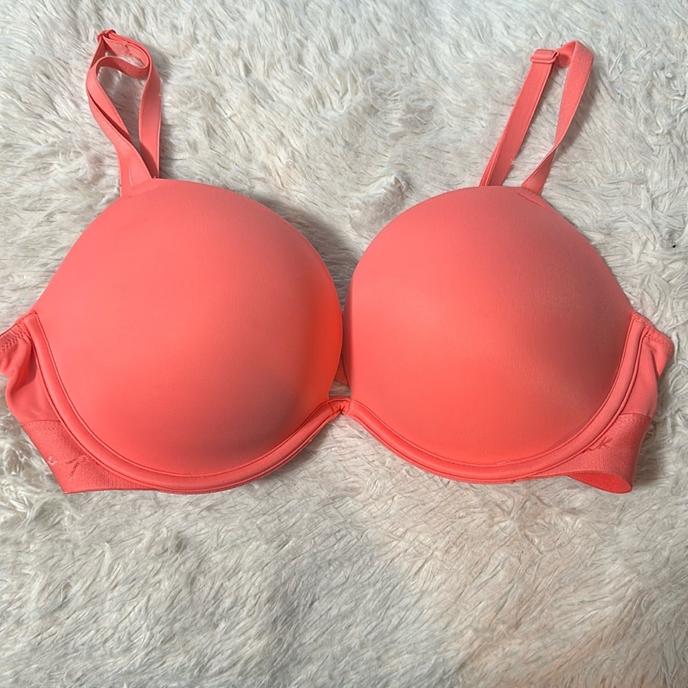 NWOT VS Pink Hot Pink Pushup Bra